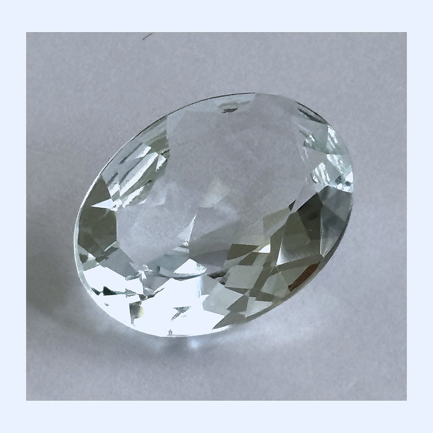 Natürlicher Aquamarin - 9,54 ct | Oval | Bläulich