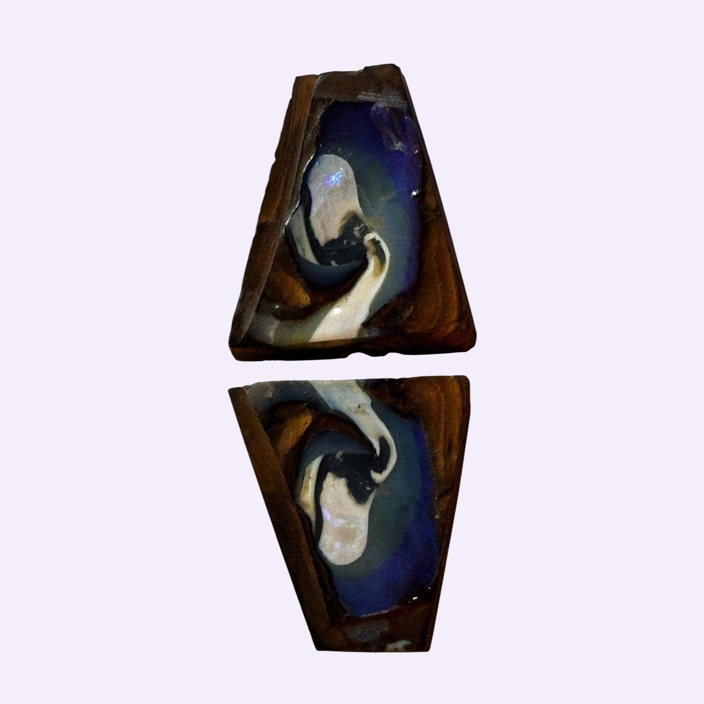 Natürlicher Boulder-Opal - 108,8 ct | Freie Trapezform | Roh, gebrochen | Blau-grünes Opal-Harz-Inlay