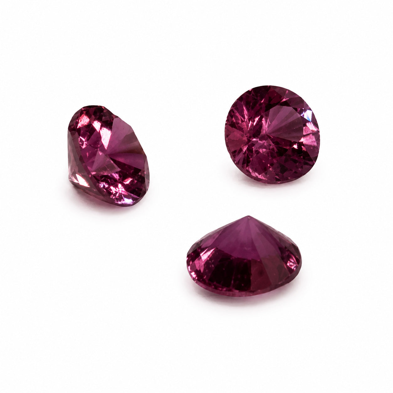 Natürlicher Rhodolith - ca. 0,09 ct | Rund facettiert | Helles Bordeauxrot