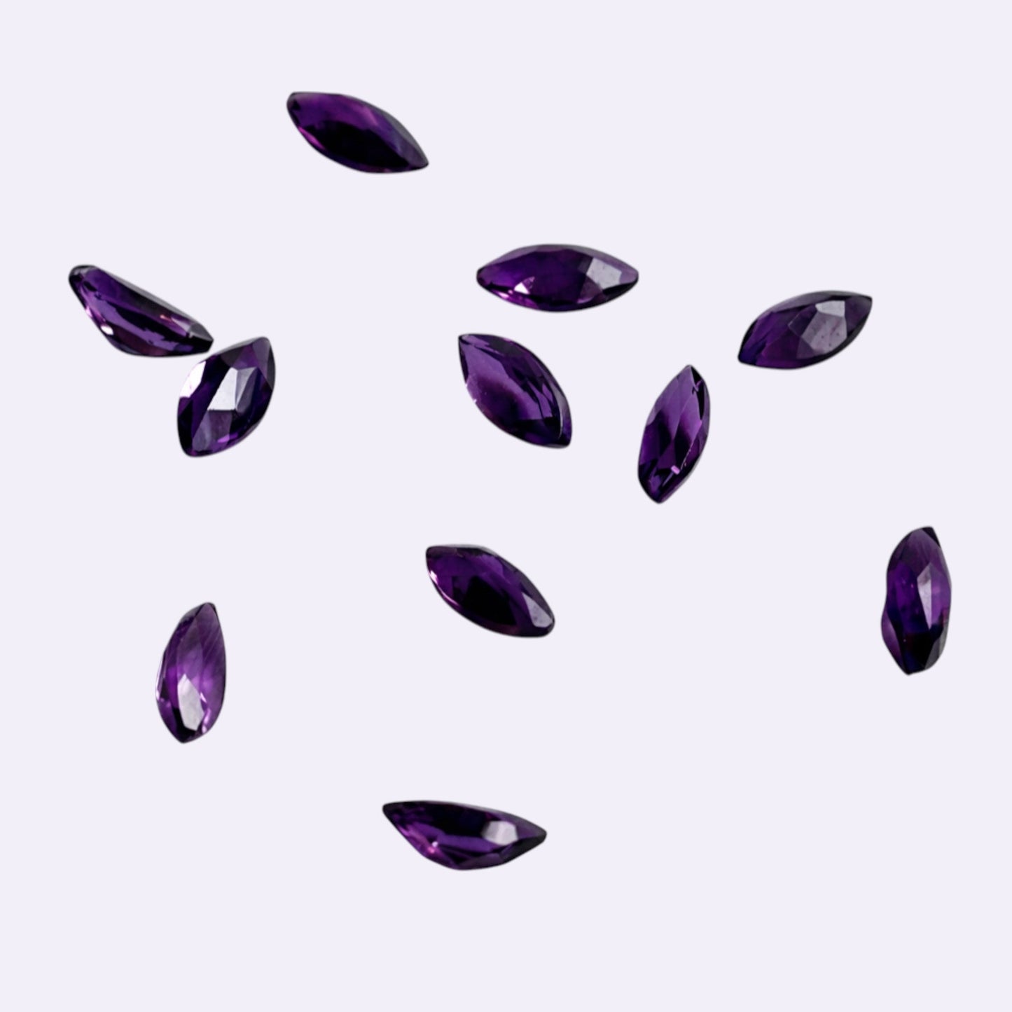 Natürlicher Amethyst - ca. 6,5 x 3,0 mm | Navette | Violett