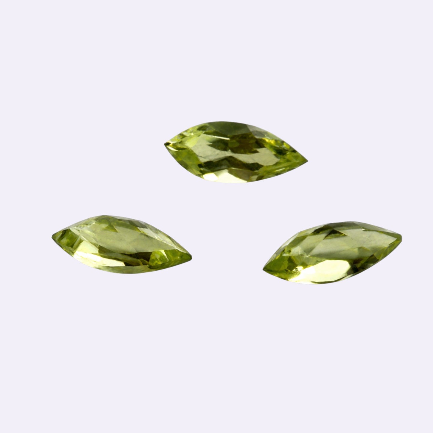 Natürlicher Peridot - 0,12 ct | Navette-Schliff | Hellgrün