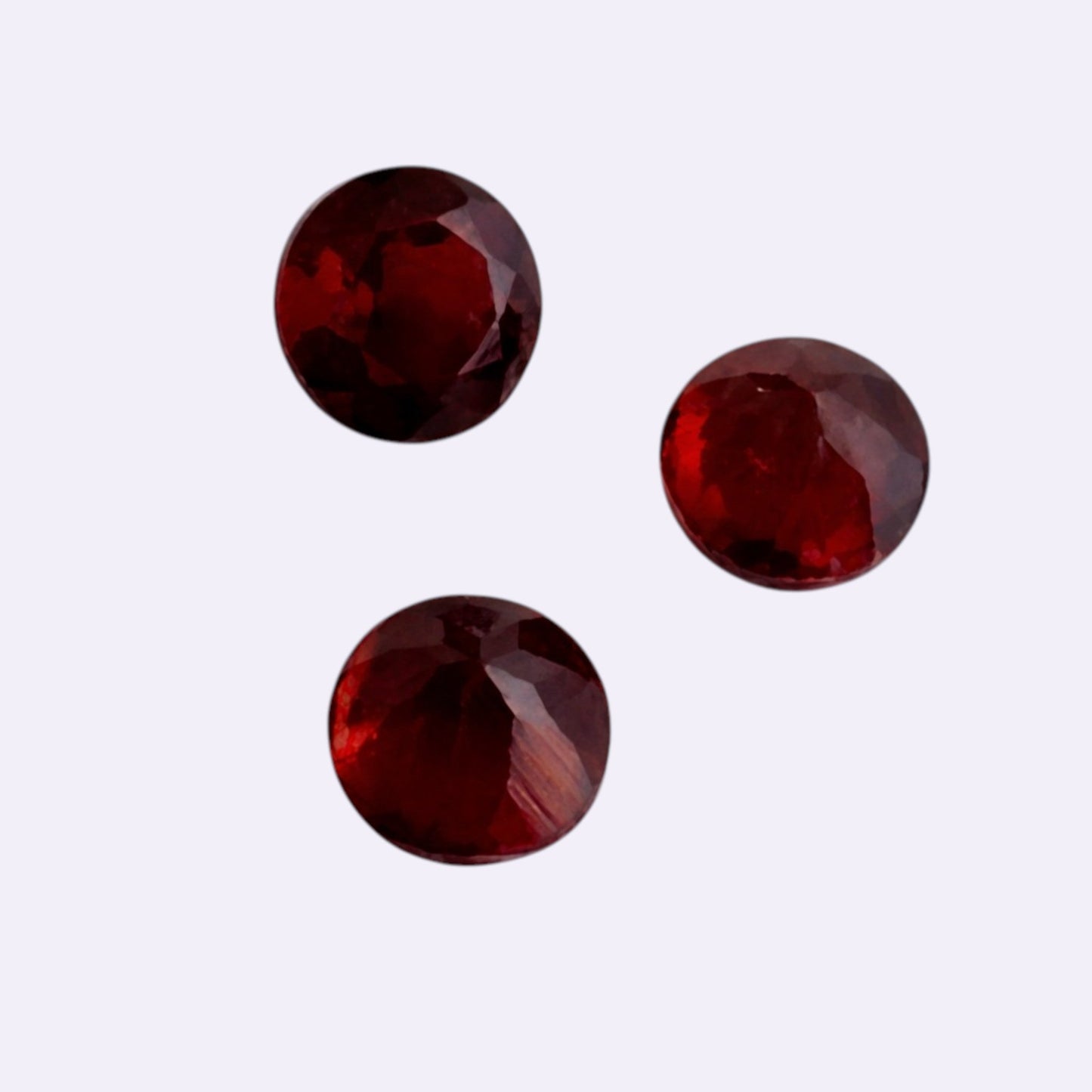 Natürlicher Granat – ca. 0,02 ct | Rund | Tiefrot