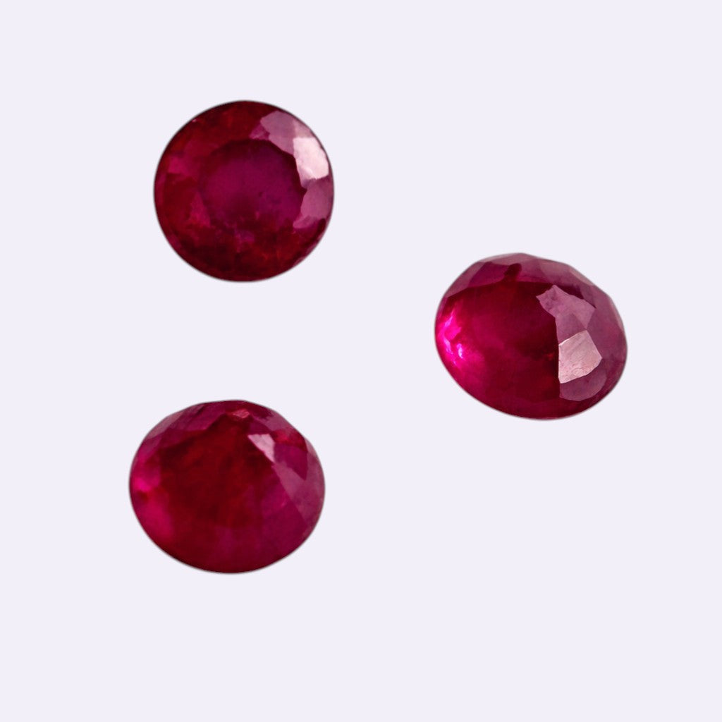 Natürlicher Rubin – ca. 0,08 ct | Rund facettiert | Pinkrot