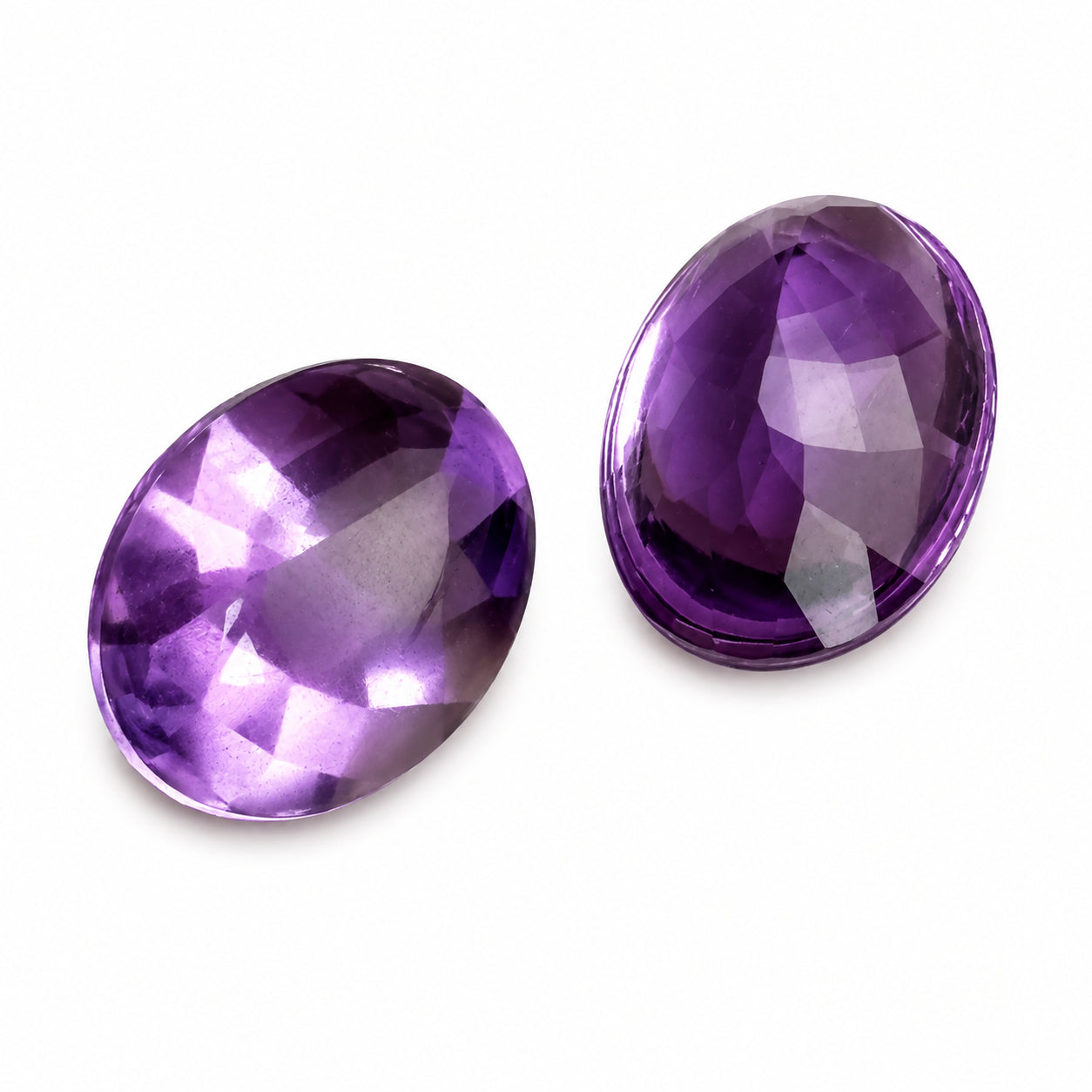 Natürlicher Amethyst - Paar | 18,72 ct gesamt | Oval Buff-Top | Hellviolett