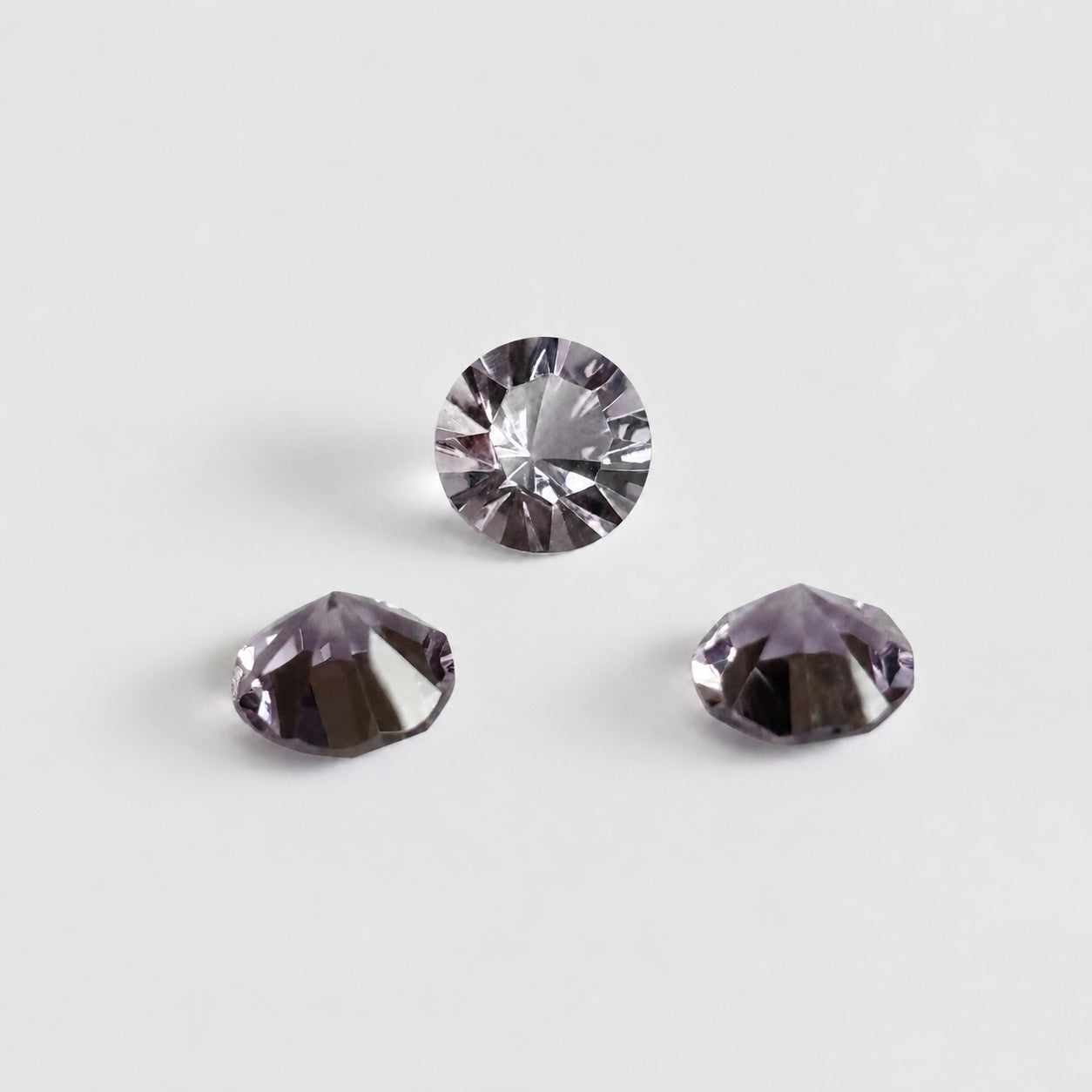 Natürlicher Amethyst - ca. 0,70 ct | Rund facettiert Concave Cut | Hellviolett