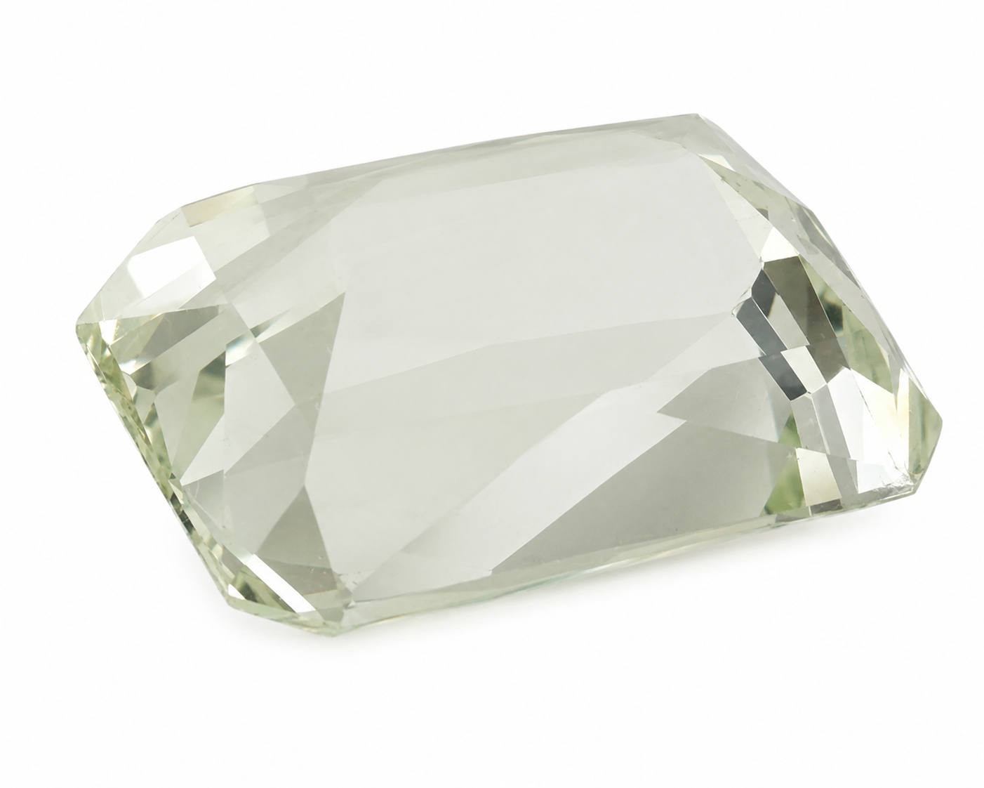 Natürlicher Beryll hellgrün, Oktagon Emerald Cut, 29,36 ct, wertvoller Stein für Schmuck, dritte Produktansicht.