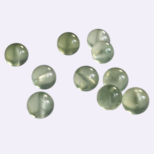 Natürlicher Prehnit – ca. 7,5–8 mm | Kugel | Hellgrün | Gelocht