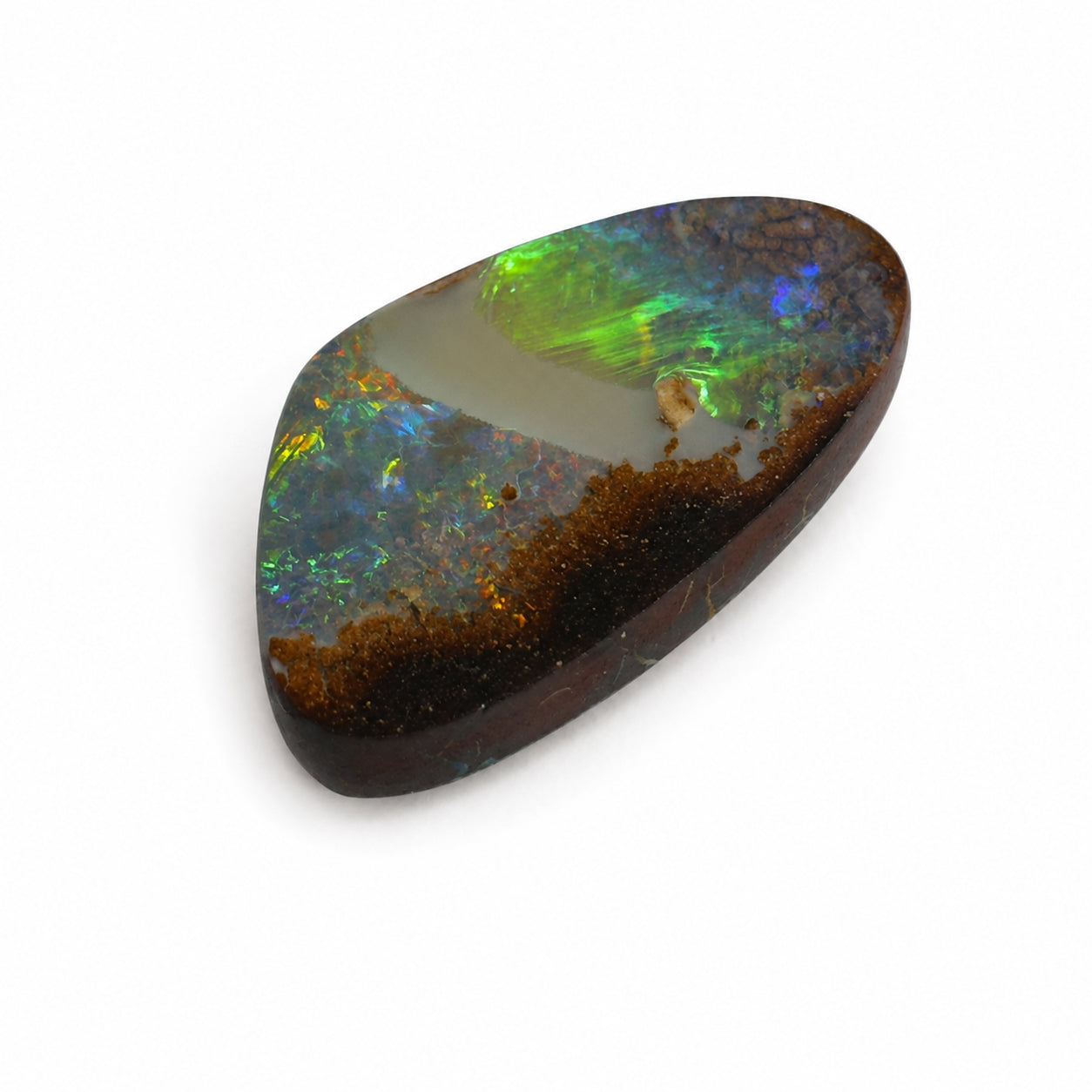 Natürlicher Boulder-Opal - 6,42 ct | Fantasieform | Dunkelbraun mit kräftigem grün-blauem Farbspiel