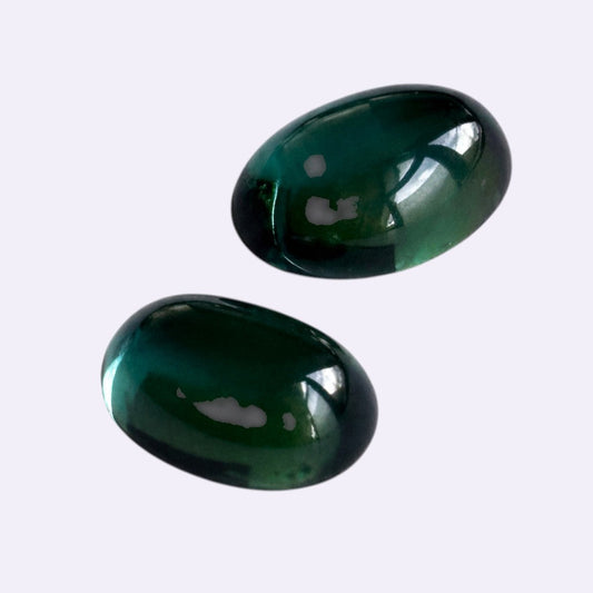 Natürliche Turmaline – Paar | 1,87 ct | Oval Cabochon Cut | Bläulich Grün