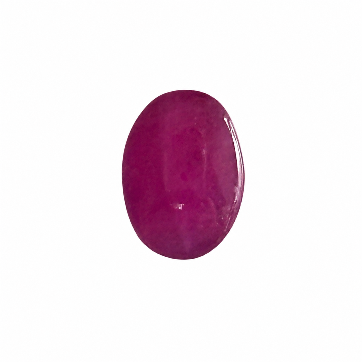 Detailaufnahme eines natürlichen tief purpur-rosa roten Rubin, Oval Cabochon, 1,11 ct, zertifizierter Edelstein für hochwertigen Schmuck