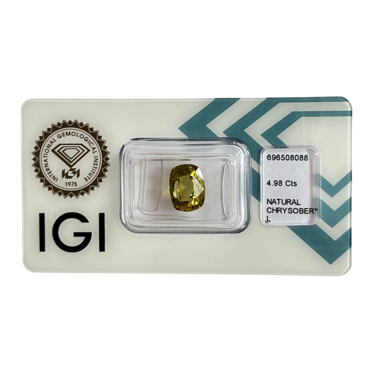 Natürlicher tief grünlich-gelber Chrysoberyll, Cushion Mixed Cut, 4,98 ct, zertifizierter Edelstein für hochwertigen Schmuck.