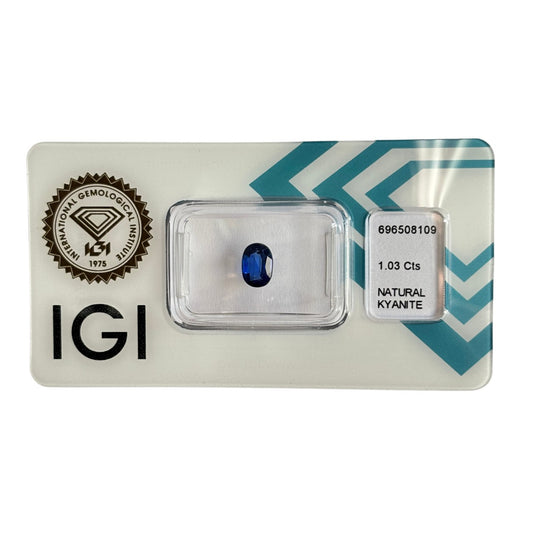 Natürlicher tiefblauer Kyanit, oval Mixed Cut, 1,03 ct, zertifizierter Edelstein für hochwertigen Schmuck.