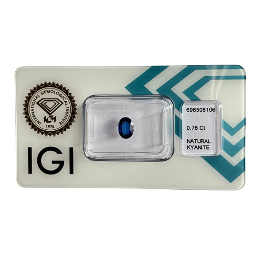 Natürlicher tiefblauer Kyanit, oval Mixed Cut, 0,76 ct, zertifizierter Edelstein für hochwertigen Schmuck.