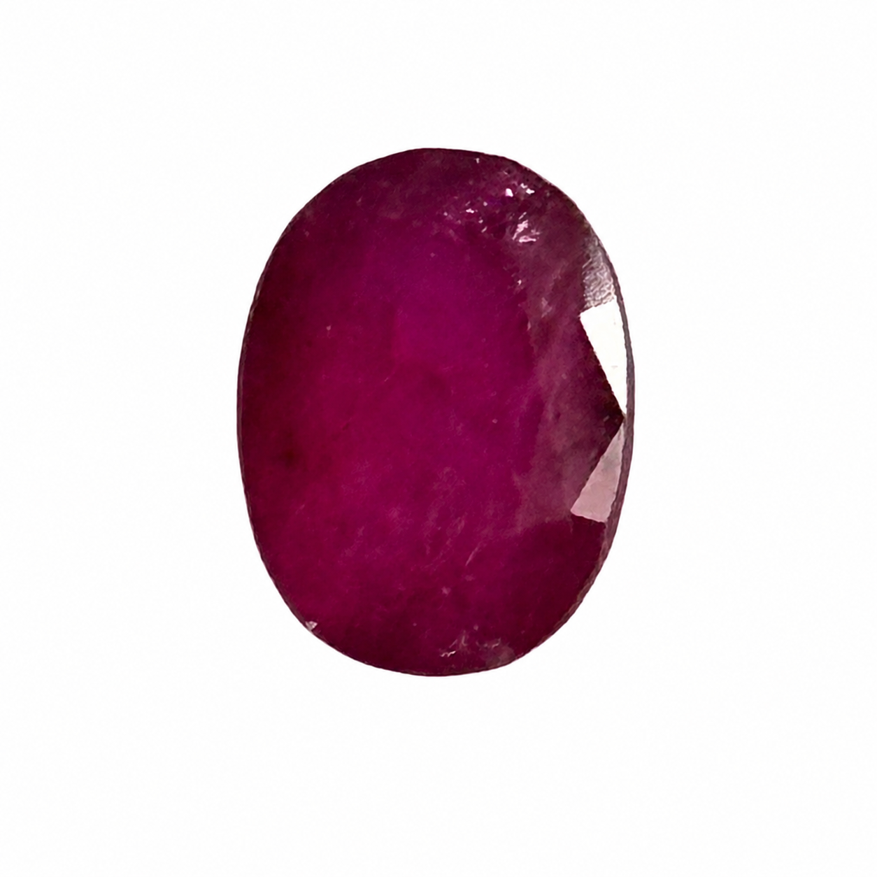 Detailaufnahme eines natürlichen tief purpur-roten Rubin, Oval Mixed Cut, 1,83 ct, zertifizierter Edelstein für hochwertigen Schmuck