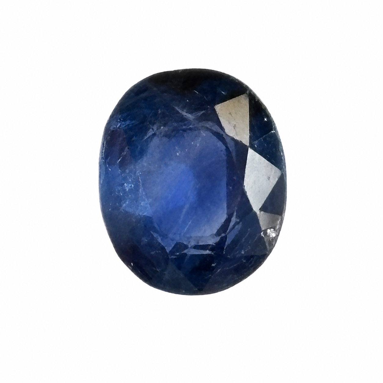 Detailaufnahme eines natürlichen tiefblauen Saphir, Oval Mixed Cut, 2,20 ct, zertifizierter Edelstein für hochwertigen Schmuck.