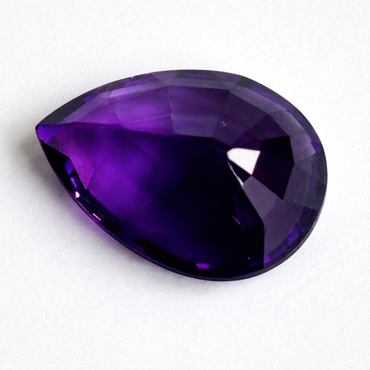 Natürlicher Amethyst – 11,80 ct | Spitzer Tropfenschliff | Tief Violett