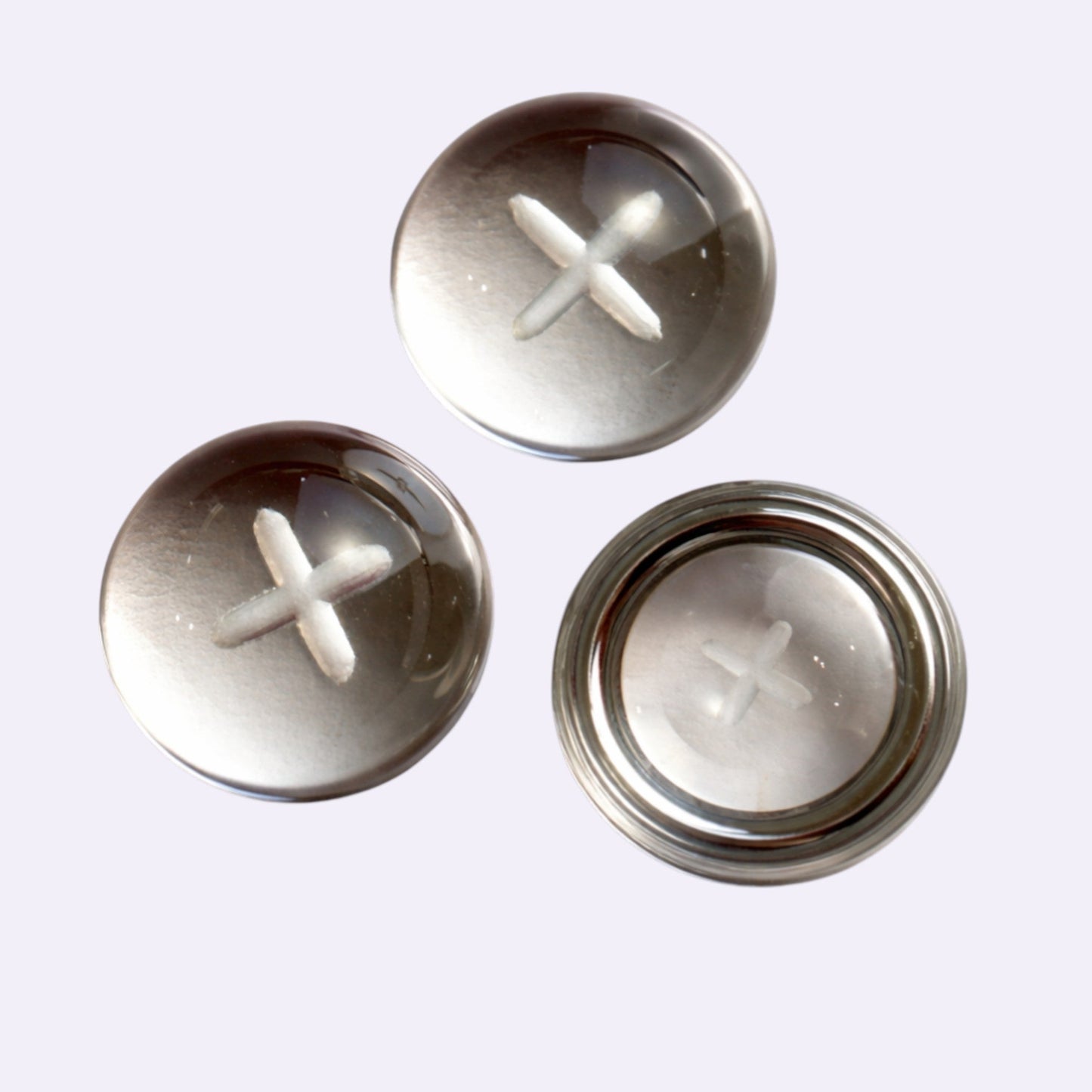 Natürlicher Bergkristall – ca. 20 ct | Round Cabochon | Klar mit innen graviertem Kreuz