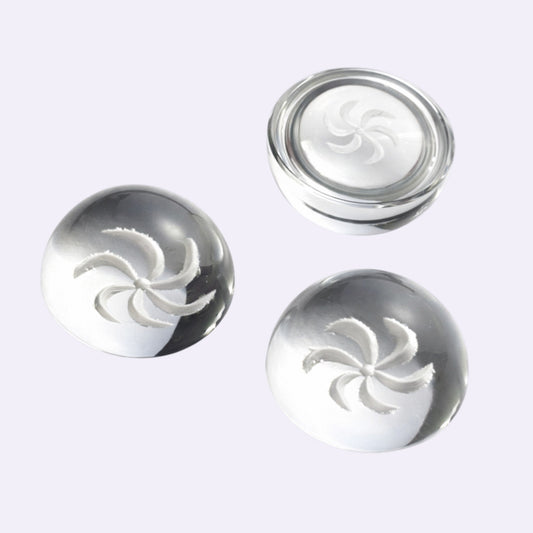Natürlicher Bergkristall – ca. 22 ct | Round Cabochon | Klar mit rückseitiger Wirbelgravur