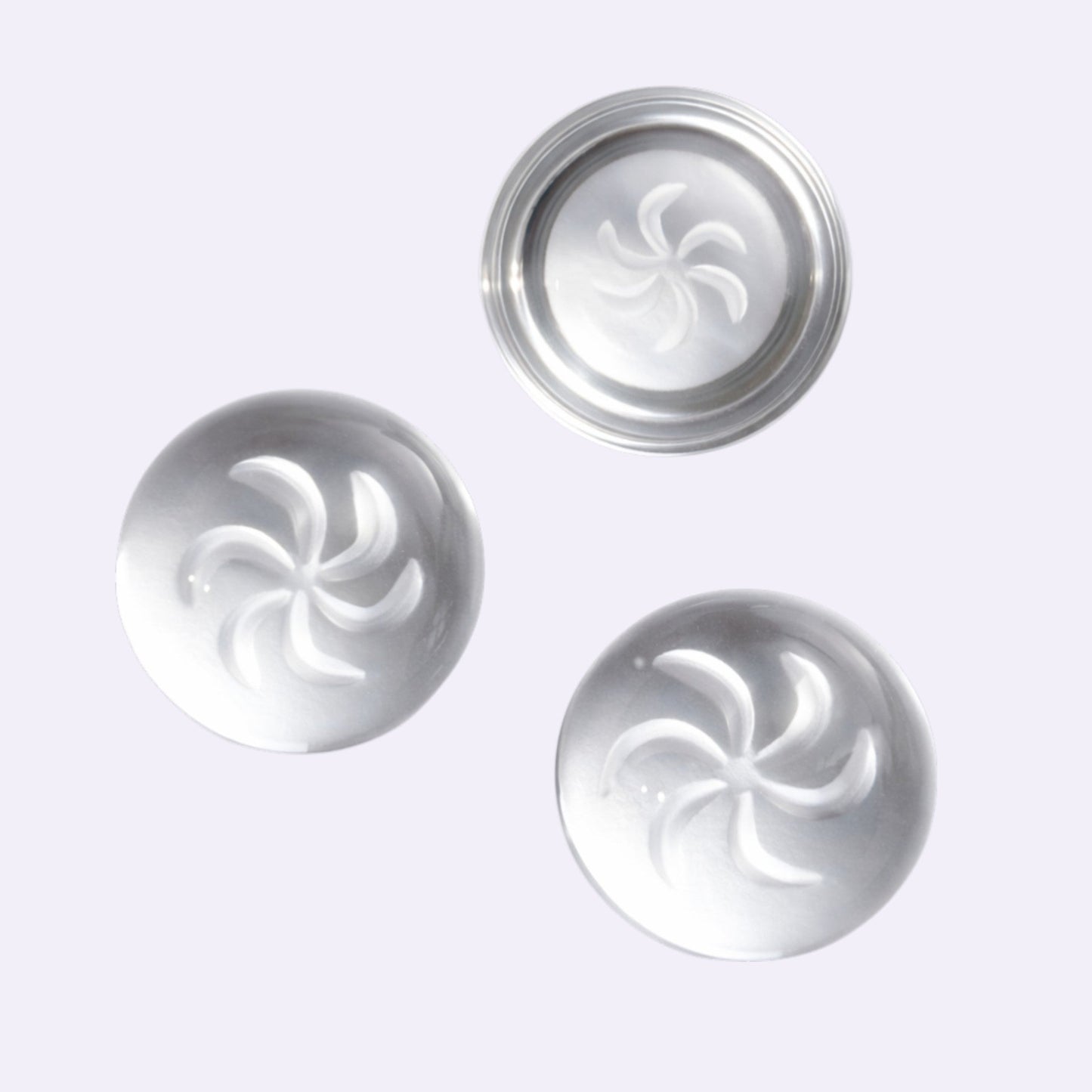 Natürlicher Bergkristall – ca. 4,20 ct | Round Cabochon | Klar mit rückseitiger Wirbelgravur