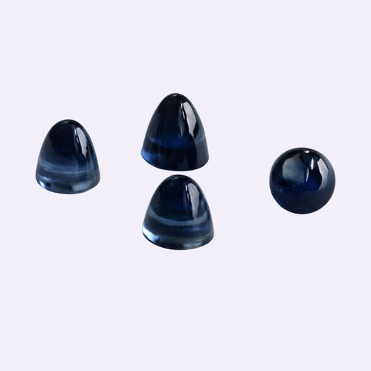 Natürlicher Saphir – ca. 0,15 ct | Kegel-Cabochon | Stahl- bis Graublau