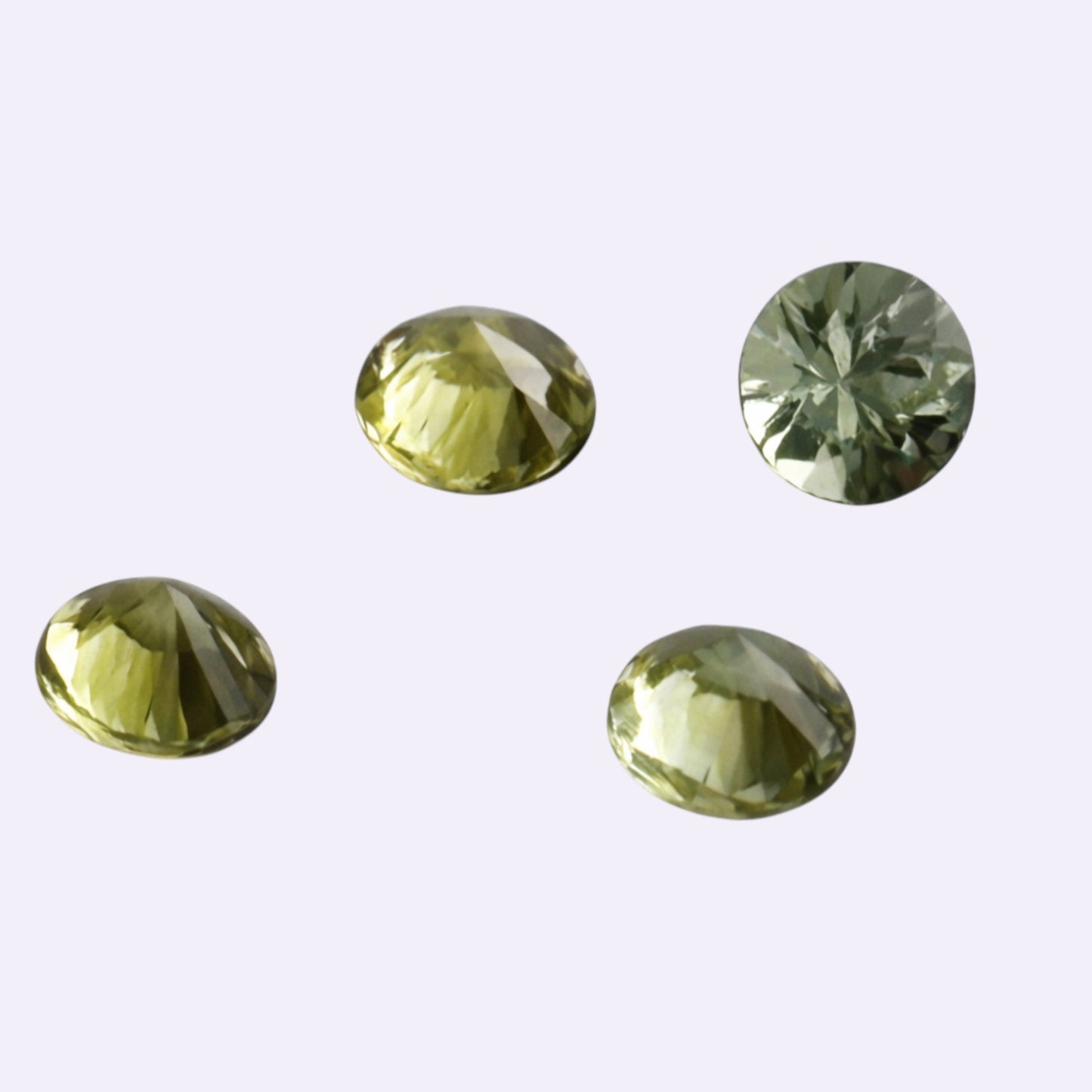 Natürlicher Saphir – ca. 0,03 ct | Rund | Grün-Gelb