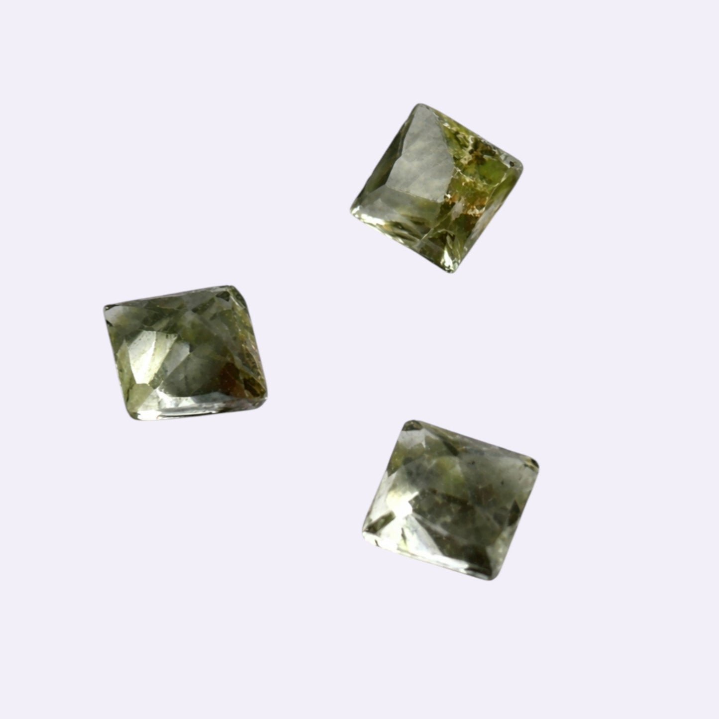 Natürlicher Peridot - ca. 0,01 ct | Princess Cut | Hellgrün