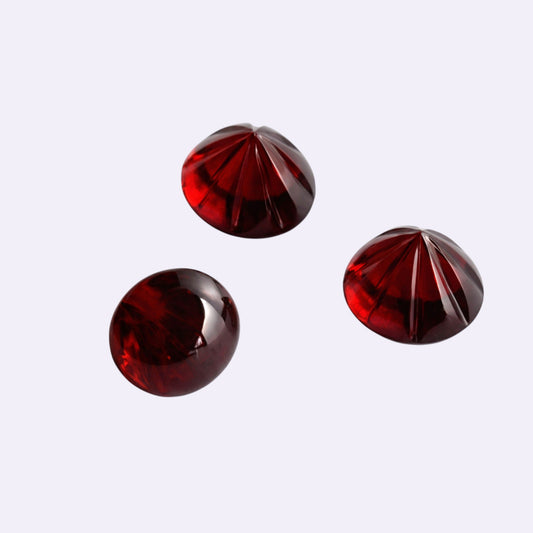 Natürlicher Granat – 1,55 ct | Kegelförmiger Flower Cut | Dunkelrot
