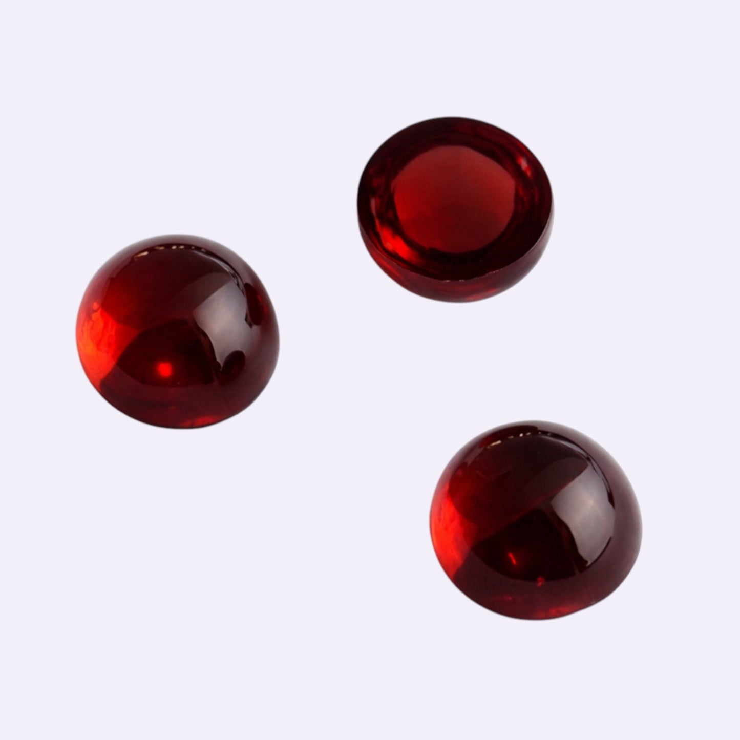 Natürlicher Granat – 0,57 ct | Round Cabochon | Dunkelrot