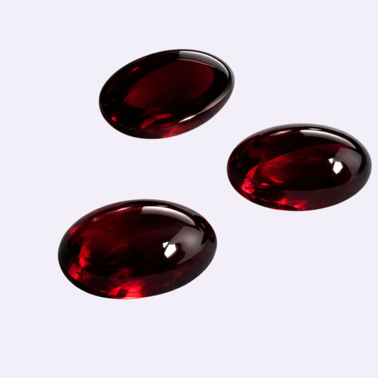 Natürlicher Granat – ca. 4,00 ct | Oval Cabochon | Dunkles Weinrot
