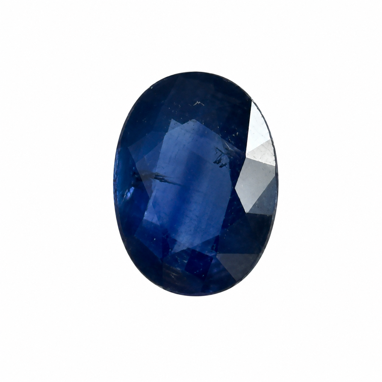 Detailaufnahme eines natürlichen tiefblauen Saphir, Oval Mixed Cut, 1,18 ct, zertifizierter Edelstein für hochwertigen Schmuck.