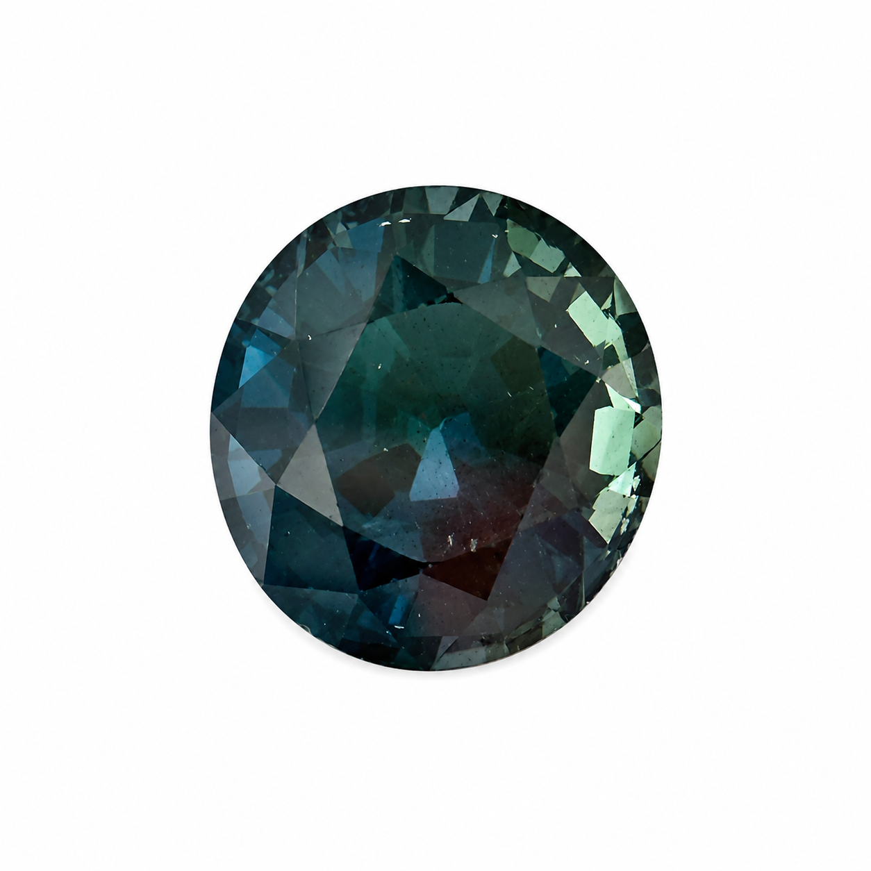 Detailaufnahme eines natürlichen tiefblauen Saphir, Oval Mixed Cut, 2,14 ct, zertifizierter Edelstein für hochwertigen Schmuck.