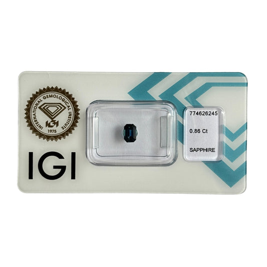 Natürlicher tiefblauer Saphir, Oktagon Emerald Cut, 0,86 ct, zertifizierter Edelstein für hochwertigen Schmuck.