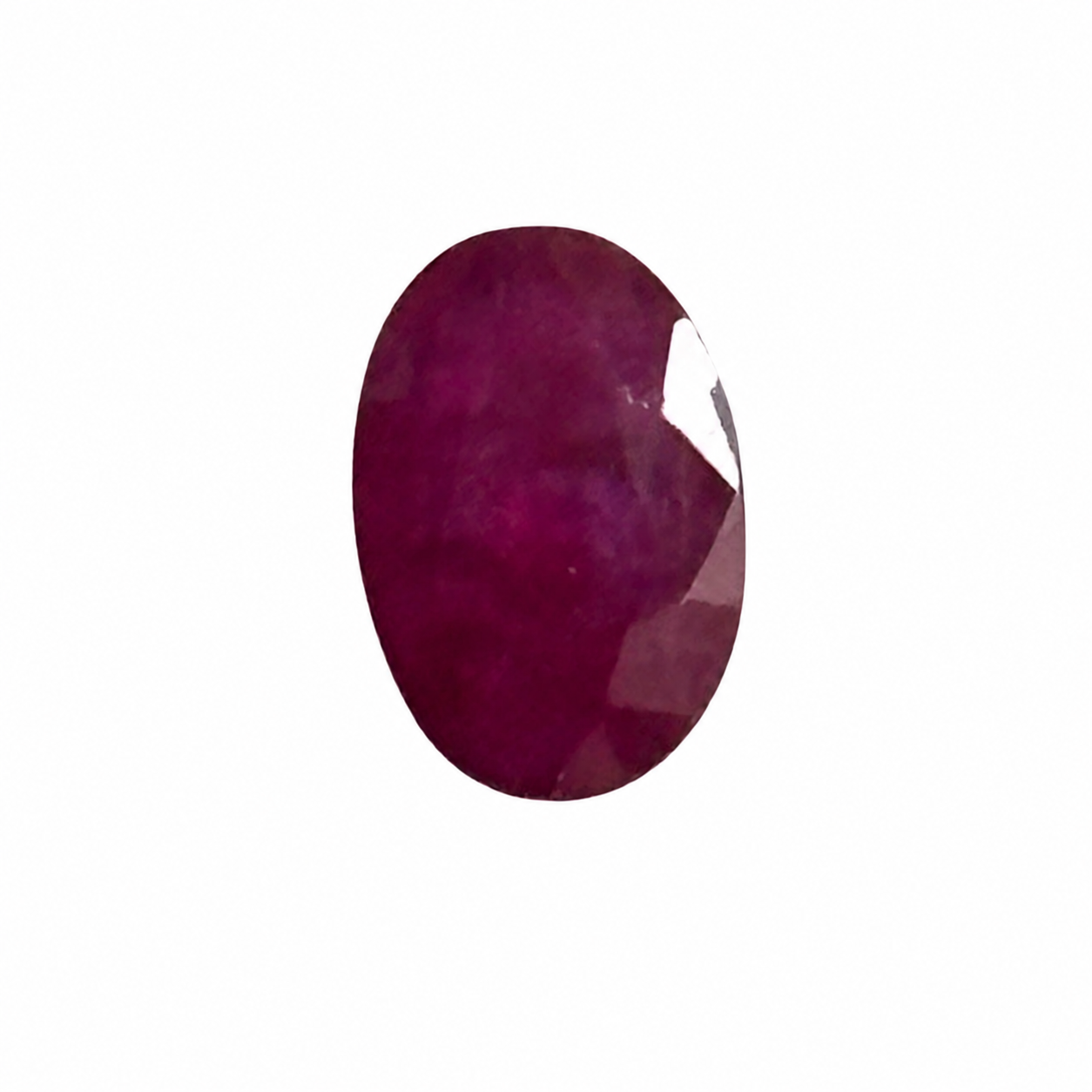 Detailaufnahme eines natürlichen tief rosa roten Rubin, Oval Mixed Cut, 0,67 ct, zertifizierter Edelstein für hochwertigen Schmuck