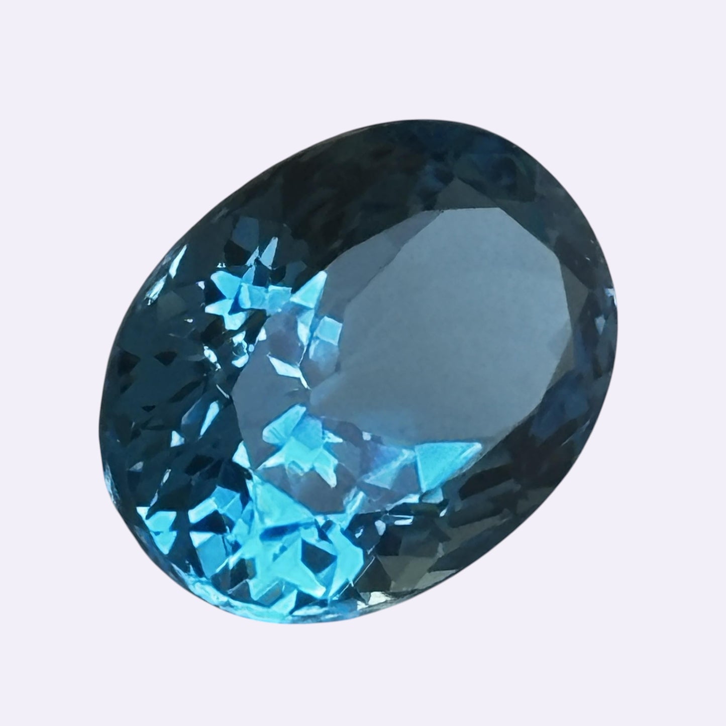 Natürlicher Topas – 16,71 ct | Oval Mixed Cut | Tiefblau