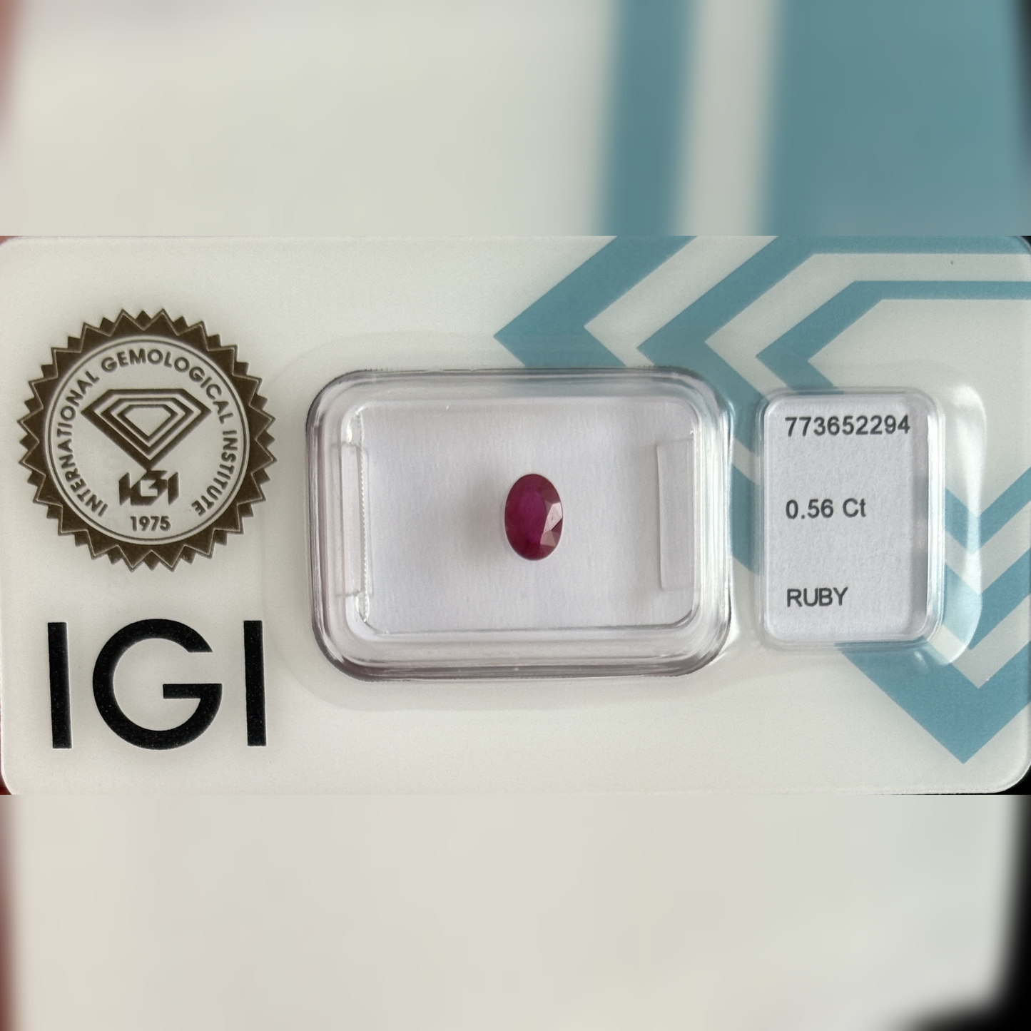 Natürlicher Rubin – 0,56 ct | Oval Mixed Cut | Tief Purpurrot
