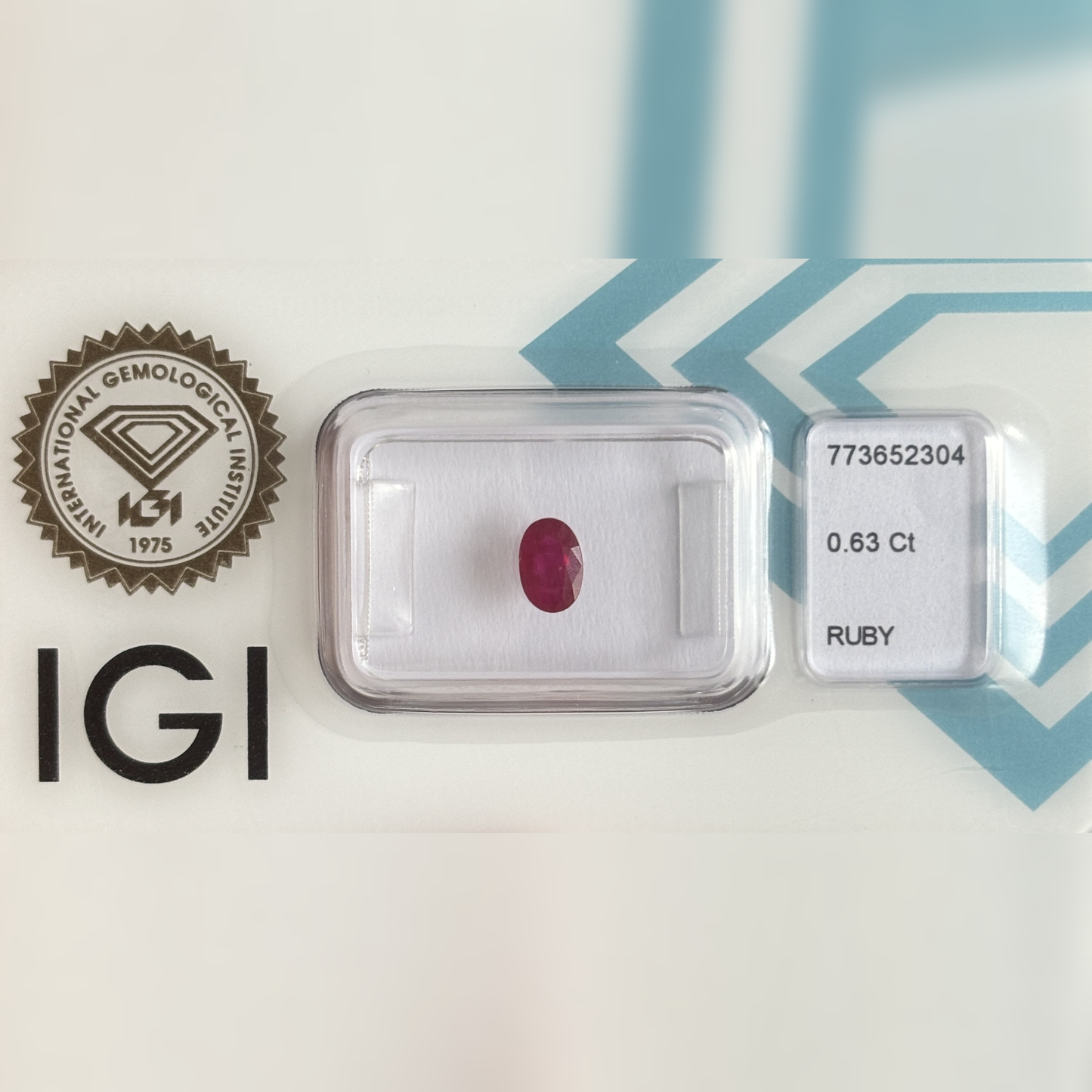 Natürlicher Rubin - 0,63 ct | Oval Mixed Cut | Tief Purpur Rosa-Rot