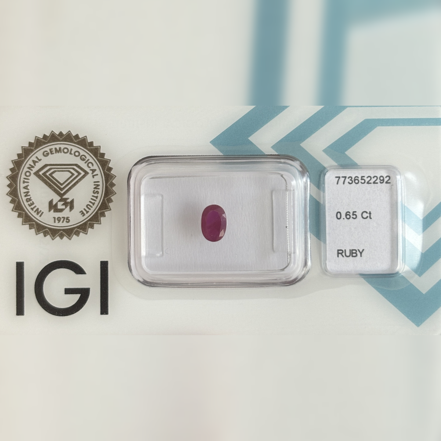 Natürlicher Rubin - 0,65 ct | Oval Mixed Cut | Purpur-Rot