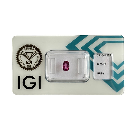 Natürlicher purpur-roter Rubin, Oval Mixed Cut, 0,75 ct, zertifizierter Edelstein für hochwertigen Schmuck.