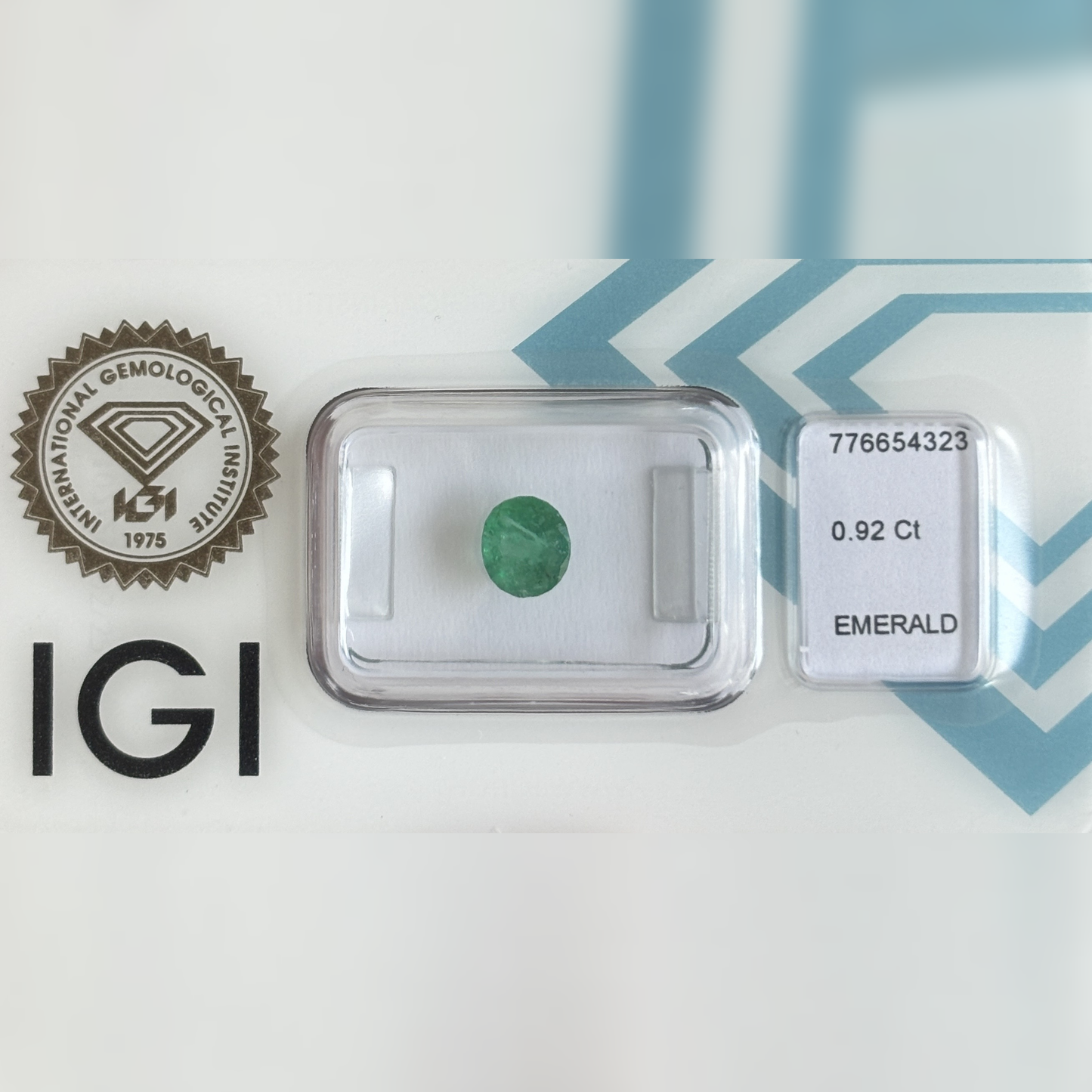 Natürlicher Smaragd – 0,92 ct | Oval Mixed Cut | Grün