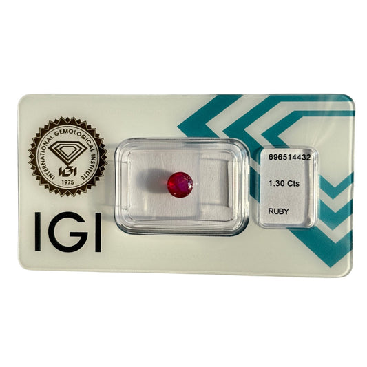 Natürlicher tief purpurroter Rubin, Rund Cabochon, 1,30 ct, zertifizierter Edelstein für hochwertigen Schmuck.
