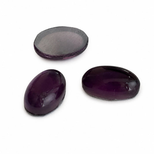 Natürlicher Amethyst auf Perlmutt - ca. 1,93 ct | Oval Cabochon | Violett