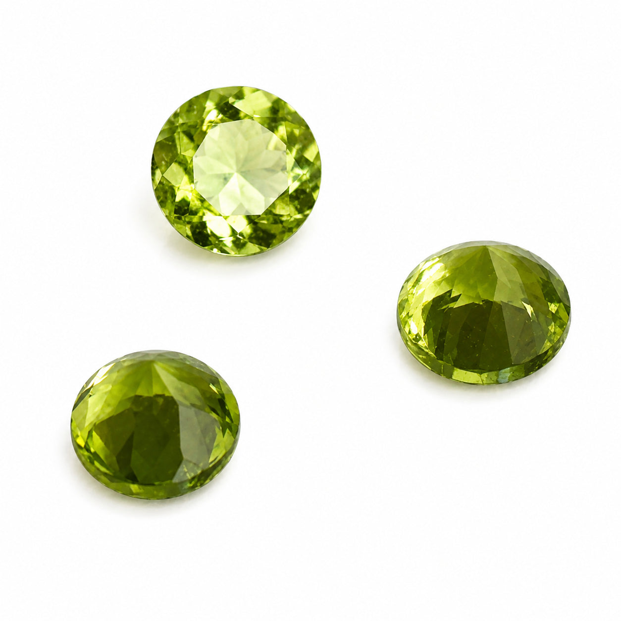 Natürlicher Peridot - ca. 0,10 - 0,15 ct | Rund facettiert | Hellgrün