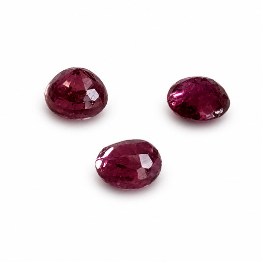 Natürlicher Rubin - 0,01 ct | Rund facettiert | Purpurrot