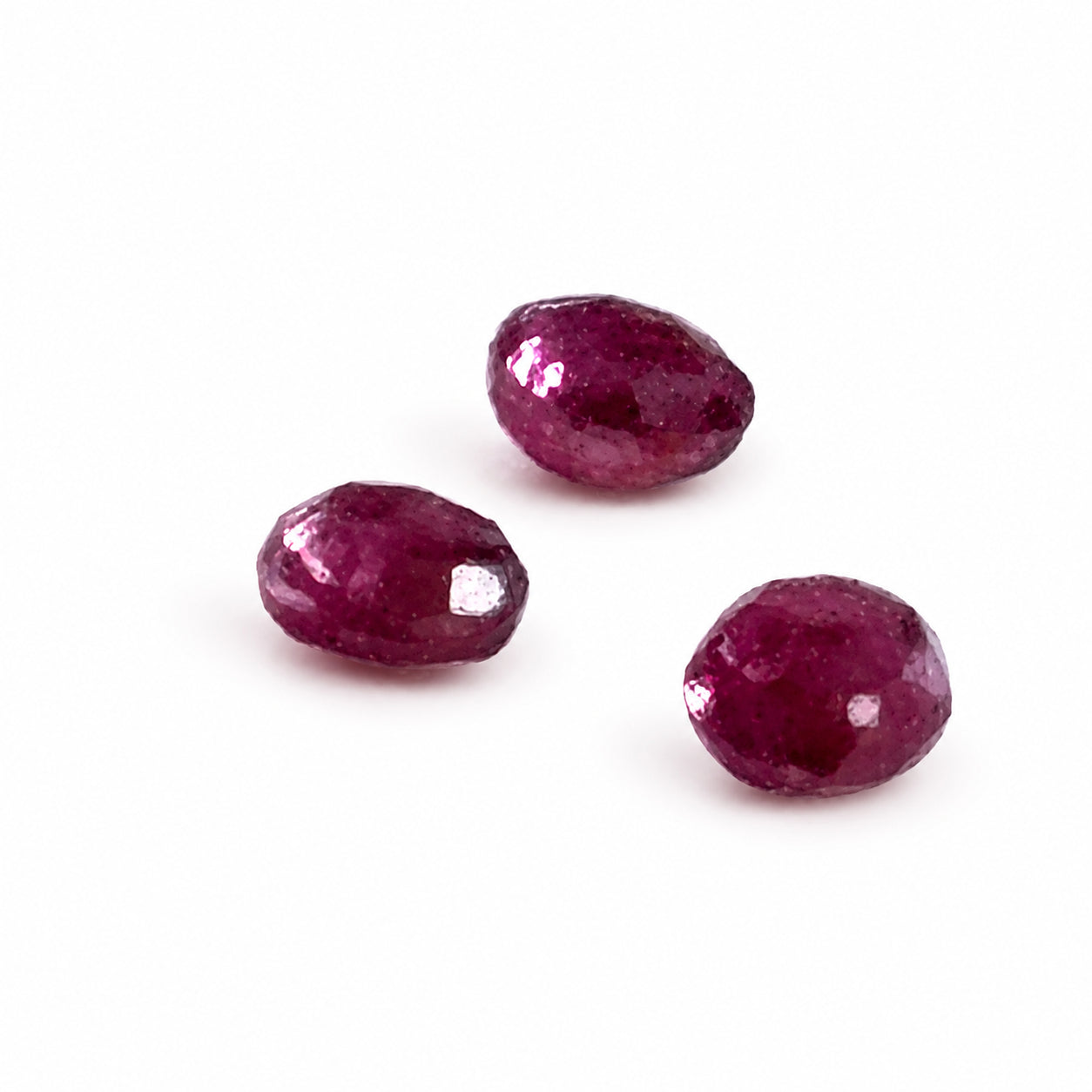 Natürlicher Rubin - 0,01 ct | Rund facettiert | Purpurrot