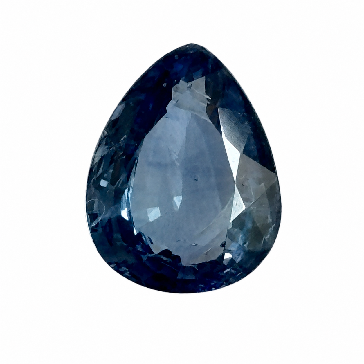 Detailaufnahme eines natürlichen blauen Saphir, Pear Mixed Cut, 3,00 ct, zertifizierter Edelstein für hochwertigen Schmuck.