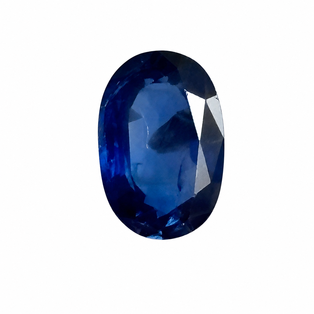 Detailaufnahme eines natürlichen tief purpur-blauen Saphir, Oval Mixed Cut, 1,23 ct, zertifizierter Edelstein für hochwertigen Schmuck.