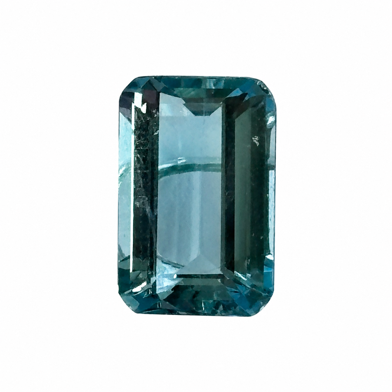 Detailaufnahme eines natürlichen tiefblauen Aquamarin, Oktagon Emerald Cut, 1,96 ct, zertifizierter Edelstein für hochwertigen Schmuck.