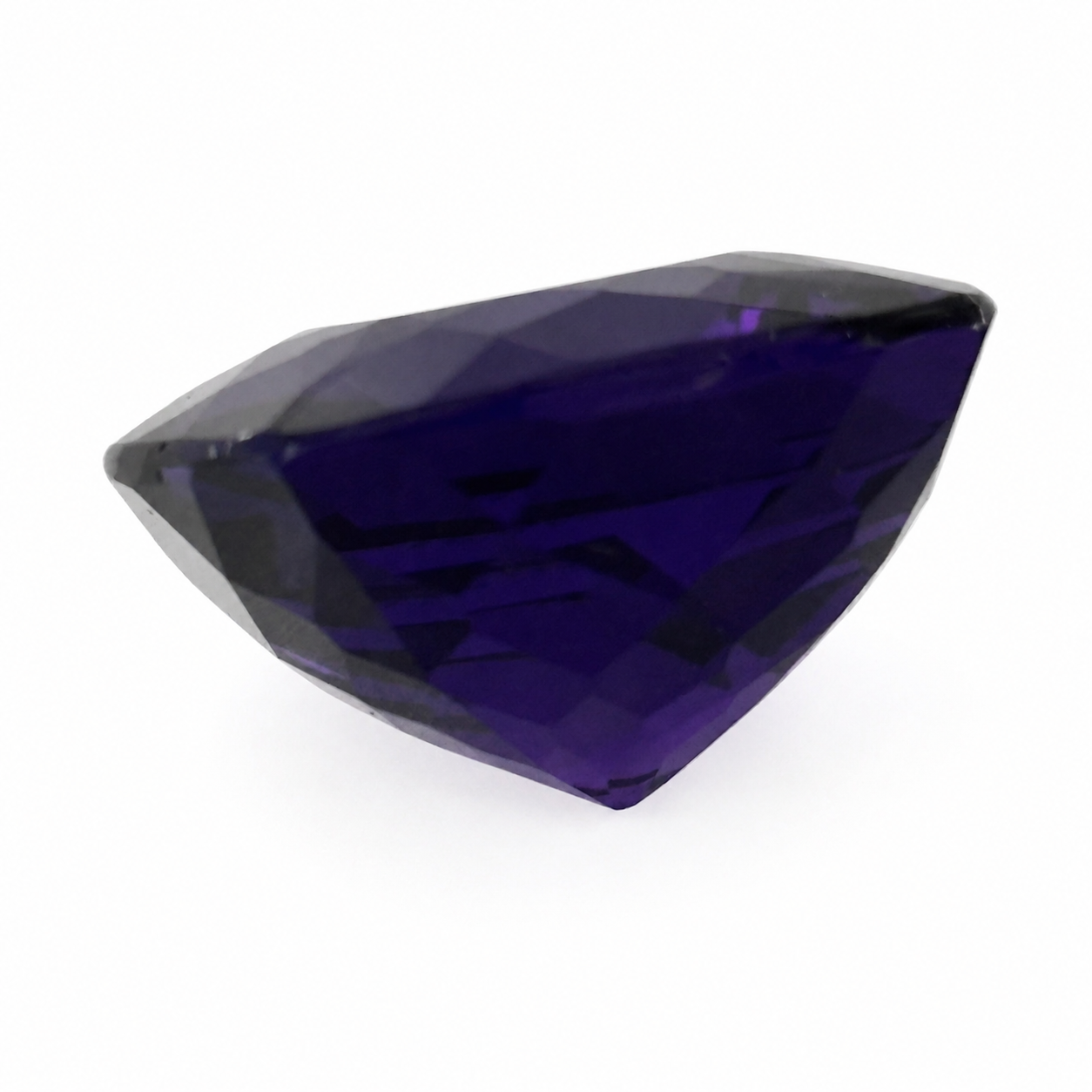 Natürlicher Amethyst tief purpur im Square Cushion Mixed Cut, 24,41 ct, zertifizierter Edelstein für hochwertigen Schmuck in zweiter Ansicht.