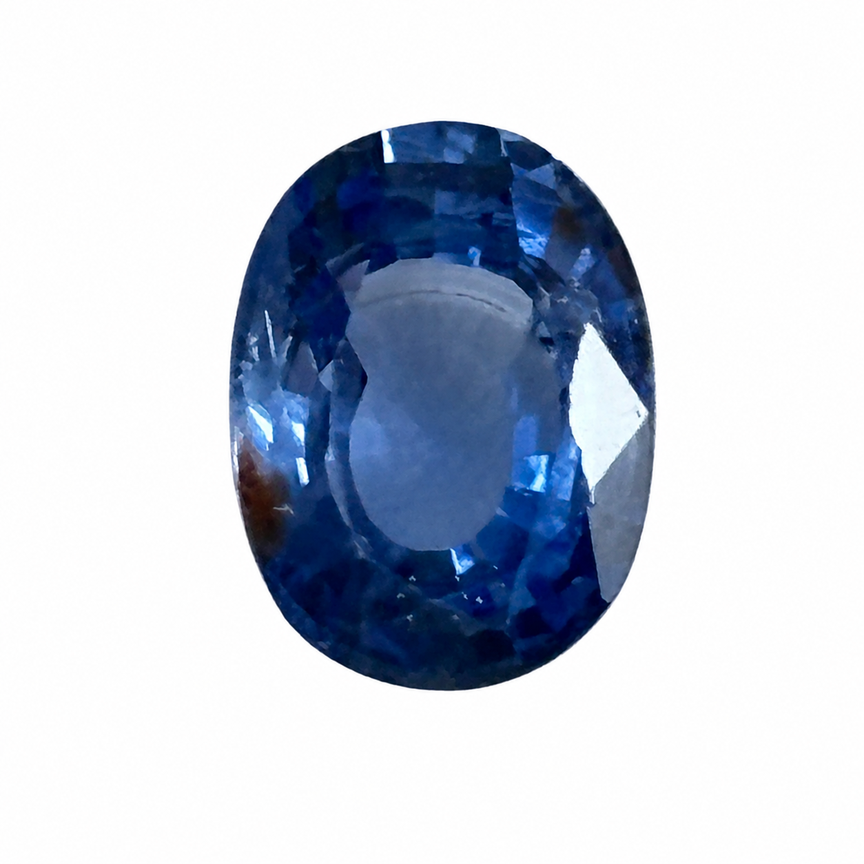 Detailaufnahme eines natürlichen blauen Saphir, Oval Mixed Cut, 1,67 ct, zertifizierter Edelstein für hochwertigen Schmuck.