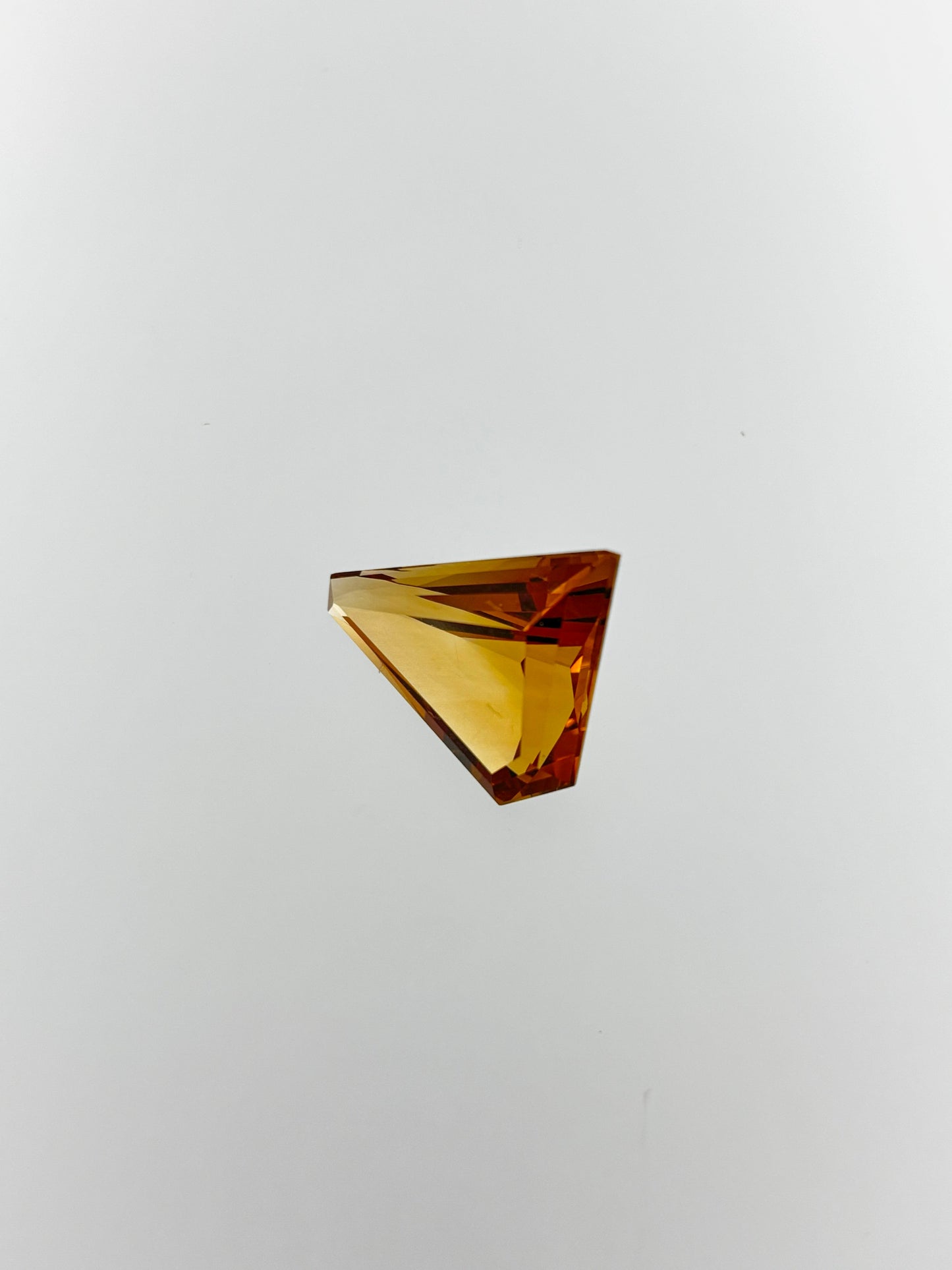Natürlicher Citrin – 16,24 ct | Fantasieschliff facettiert | Honigbraun mit goldgelben Reflexen